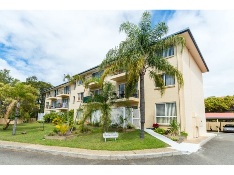 35/13 Brown Street, Labrador QLD 4215
