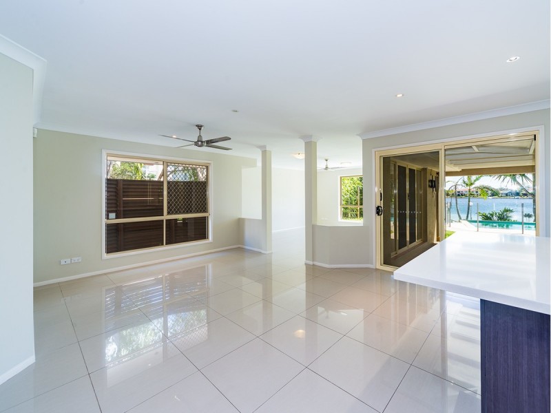 11 Oyster Cove Promenade, Helensvale QLD 4212
