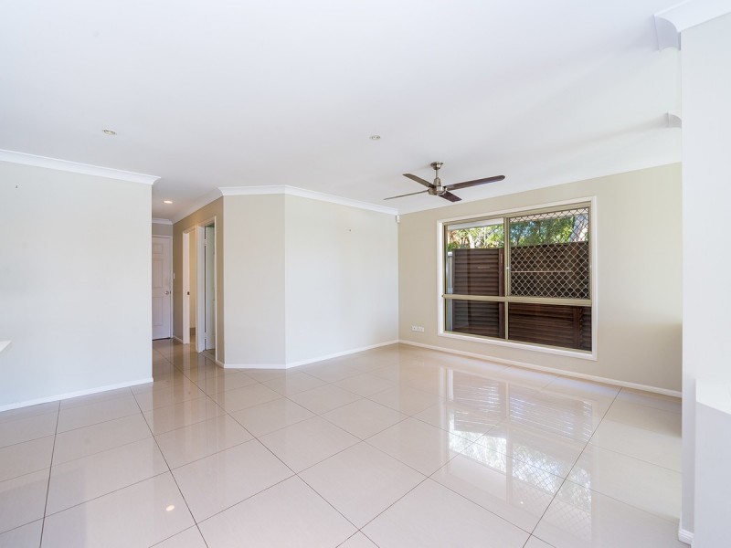 11 Oyster Cove Promenade, Helensvale QLD 4212