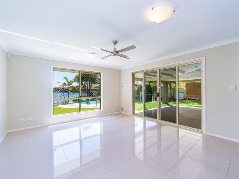 11 Oyster Cove Promenade, Helensvale QLD 4212