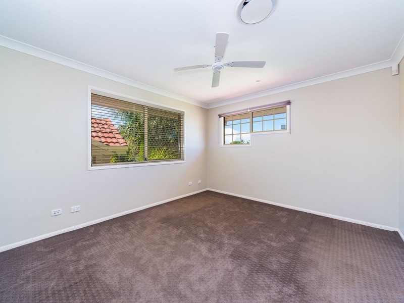 11 Oyster Cove Promenade, Helensvale QLD 4212