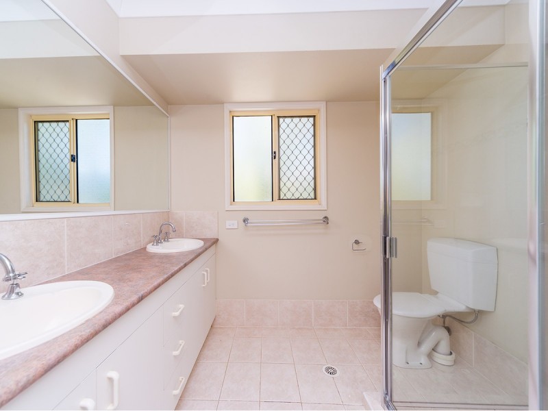 11 Oyster Cove Promenade, Helensvale QLD 4212