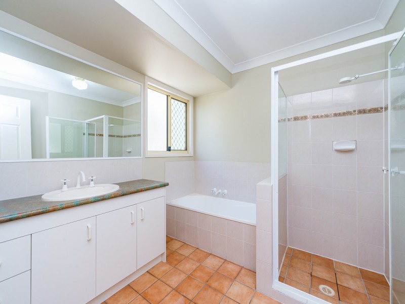 11 Oyster Cove Promenade, Helensvale QLD 4212