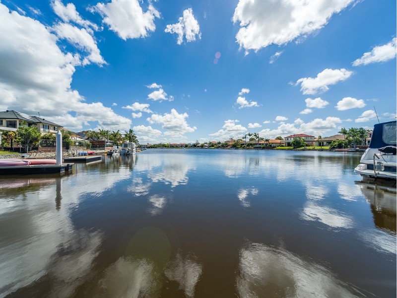 11 Oyster Cove Promenade, Helensvale QLD 4212