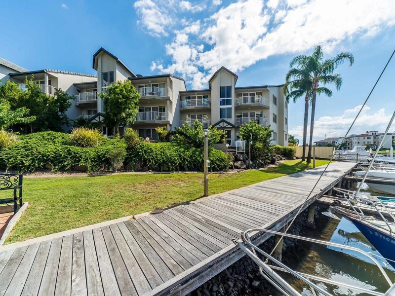 34/37 Bayview Street, Runaway Bay QLD 4216