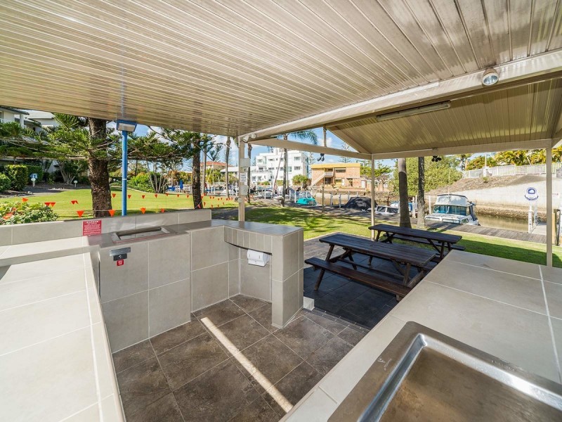 34/37 Bayview Street, Runaway Bay QLD 4216