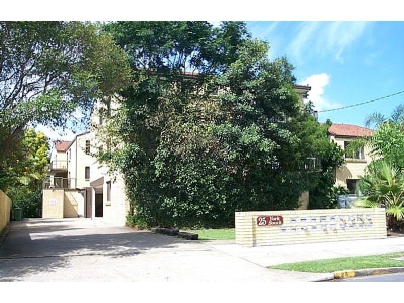 17/25 Ahern Street, Labrador QLD 4215