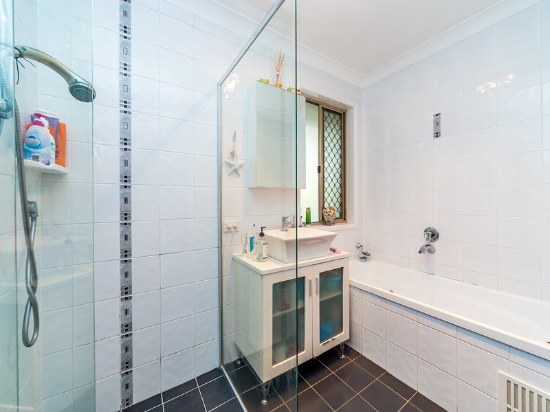 17 Tocumwal Court, Helensvale QLD 4212