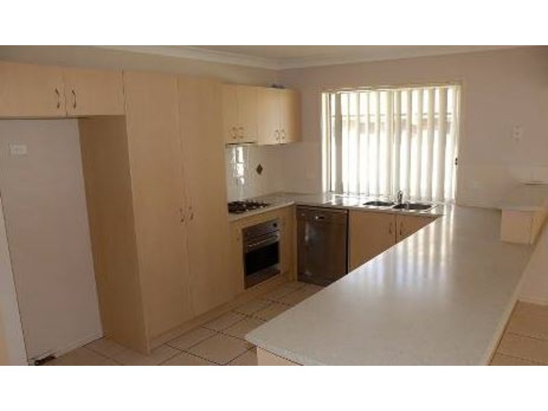 28 Billinghurst Crescent, Upper Coomera QLD 4209