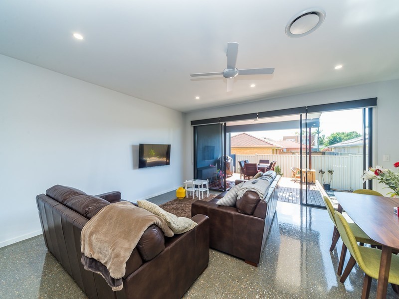 1/17 Drake Avenue, Paradise Point QLD 4216