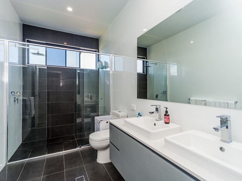 1/17 Drake Avenue, Paradise Point QLD 4216