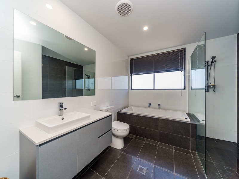 1/17 Drake Avenue, Paradise Point QLD 4216