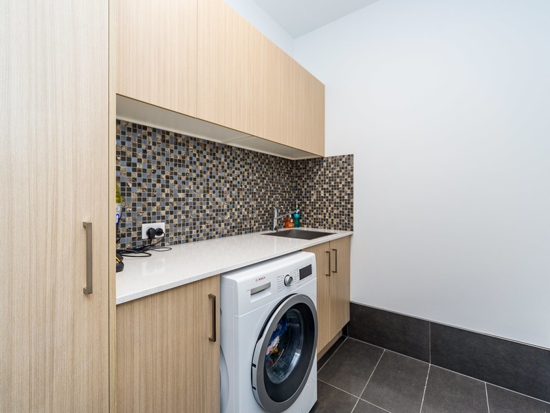 1/17 Drake Avenue, Paradise Point QLD 4216