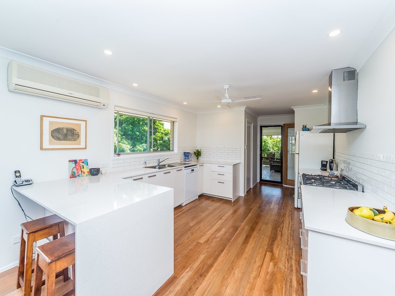 6 Daru Avenue, Runaway Bay QLD 4216