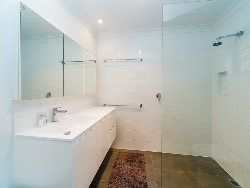 6 Daru Avenue, Runaway Bay QLD 4216