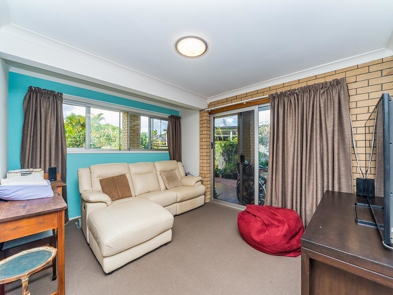 6 Daru Avenue, Runaway Bay QLD 4216