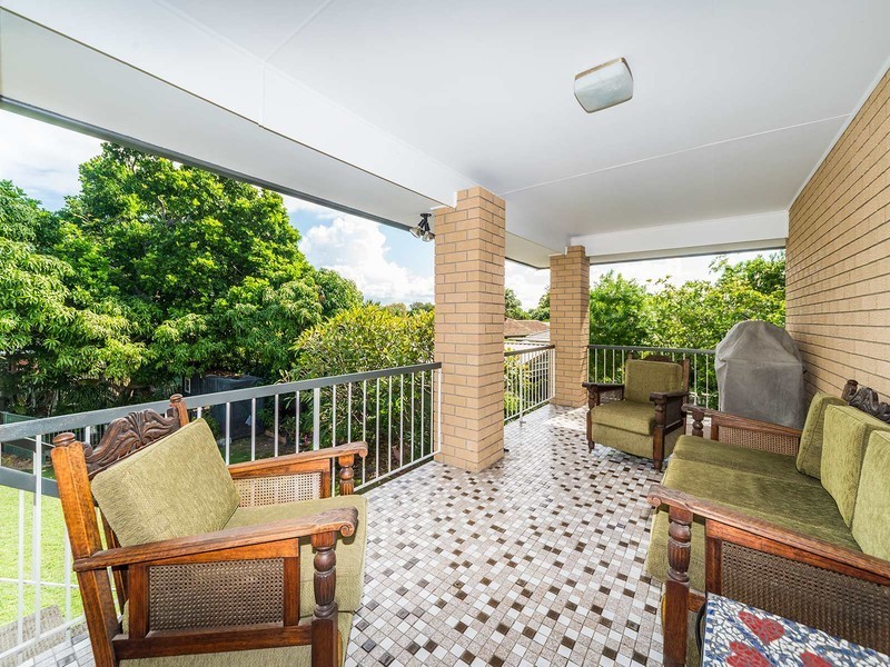 6 Daru Avenue, Runaway Bay QLD 4216