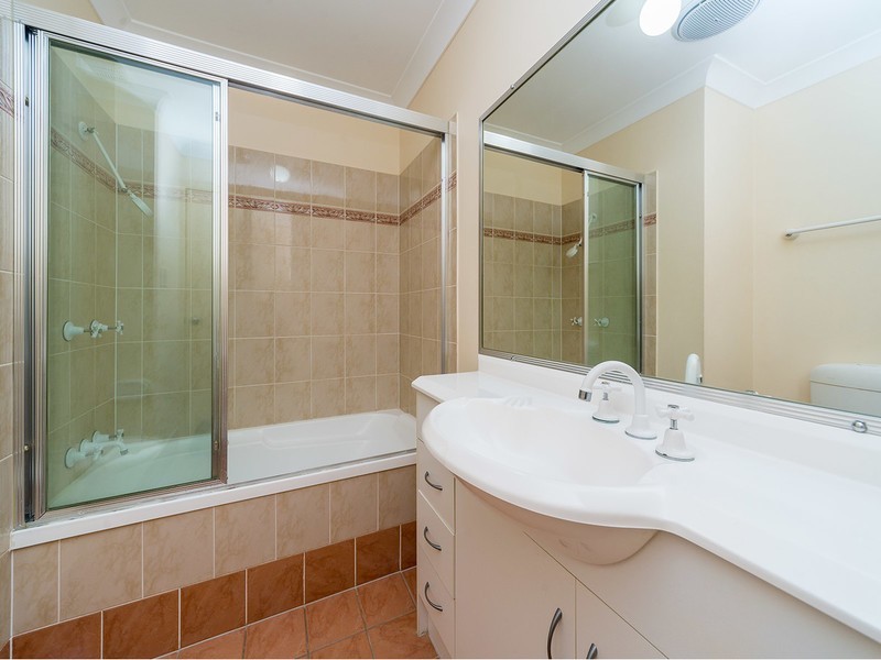 5/72-74 Imperial Parade, Labrador QLD 4215