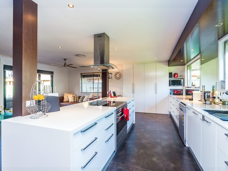31 Lakefield Crescent, Paradise Point QLD 4216