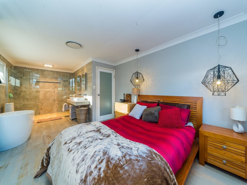 31 Lakefield Crescent, Paradise Point QLD 4216