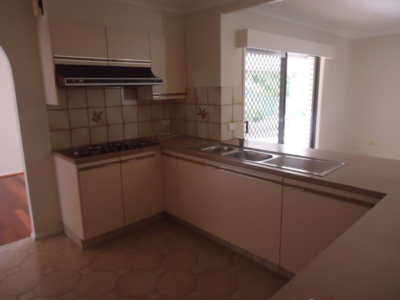 72 Parkes Drive, Helensvale QLD 4212