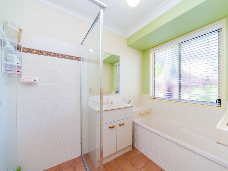 4 Torrens Court, Coombabah QLD 4216