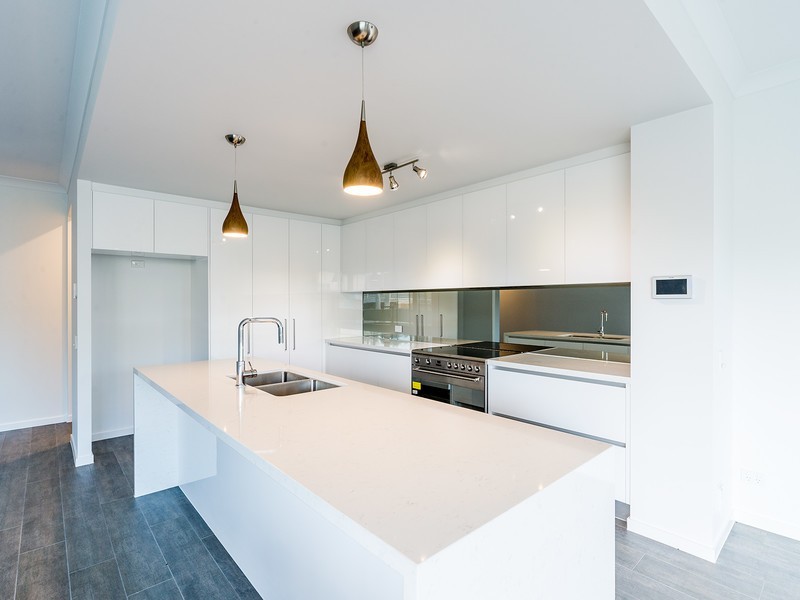 2/54 Milton Avenue, Paradise Point QLD 4216