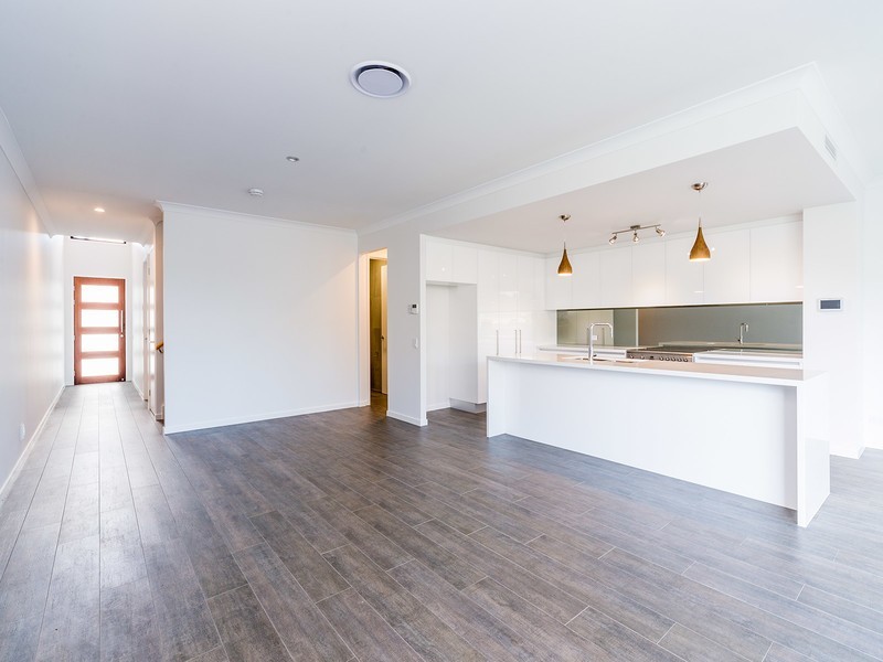 2/54 Milton Avenue, Paradise Point QLD 4216