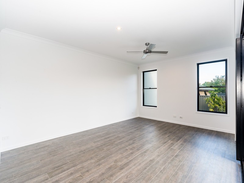 2/54 Milton Avenue, Paradise Point QLD 4216