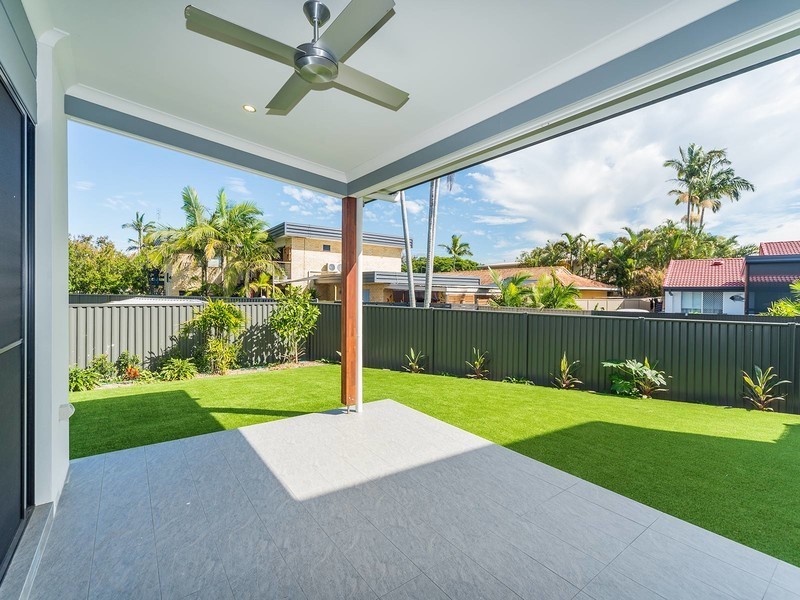 2/54 Milton Avenue, Paradise Point QLD 4216