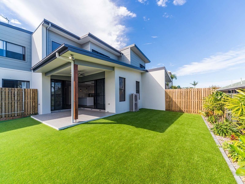 2/54 Milton Avenue, Paradise Point QLD 4216