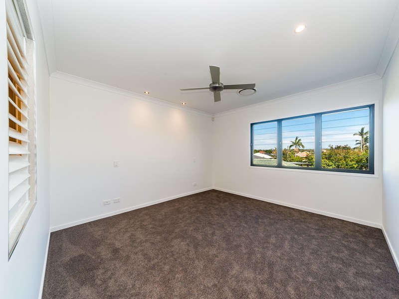 2/54 Milton Avenue, Paradise Point QLD 4216