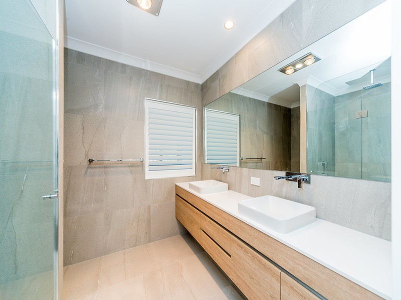 2/54 Milton Avenue, Paradise Point QLD 4216
