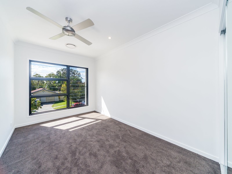 2/54 Milton Avenue, Paradise Point QLD 4216