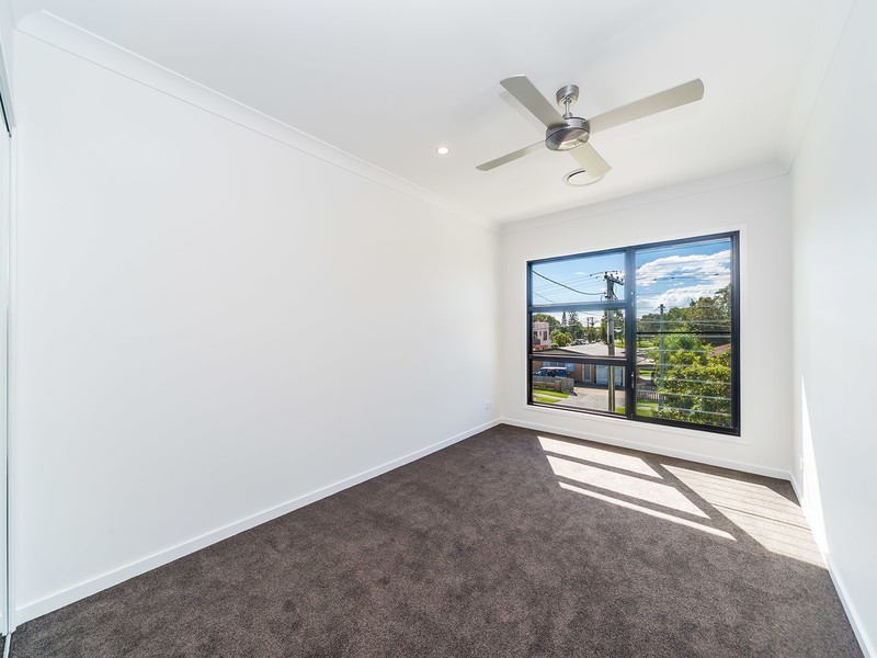 2/54 Milton Avenue, Paradise Point QLD 4216