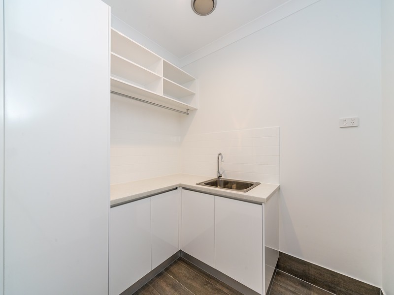 2/54 Milton Avenue, Paradise Point QLD 4216