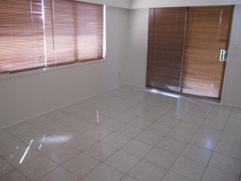 2 Hepworth Street, Arundel QLD 4214