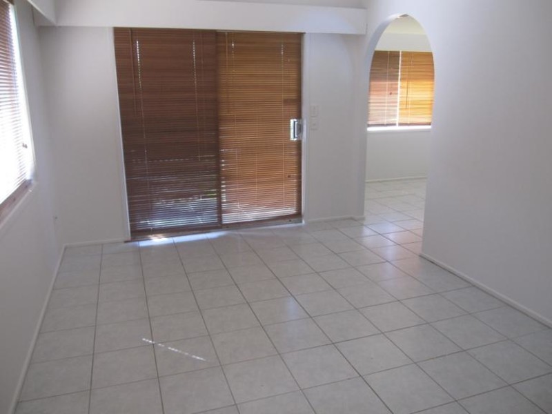 2 Hepworth Street, Arundel QLD 4214