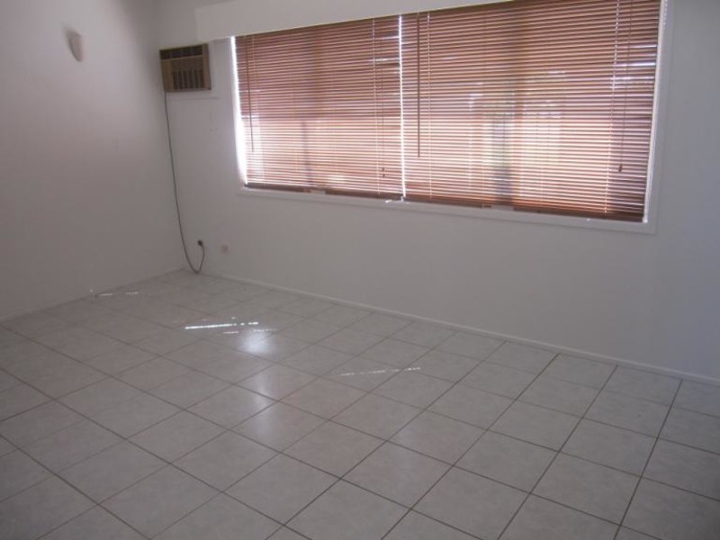 2 Hepworth Street, Arundel QLD 4214