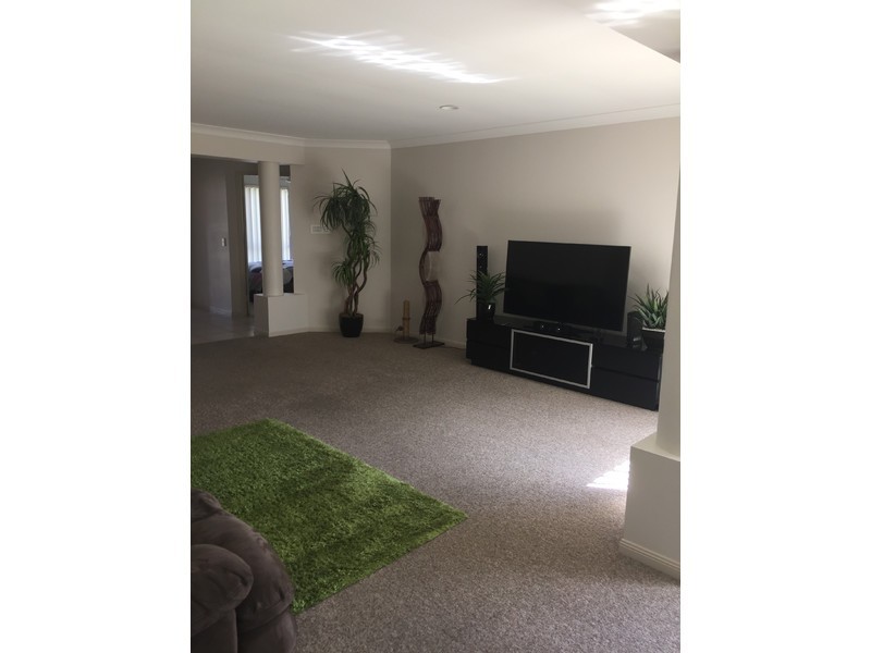 168 Monterey Keys Drive, Helensvale QLD 4212