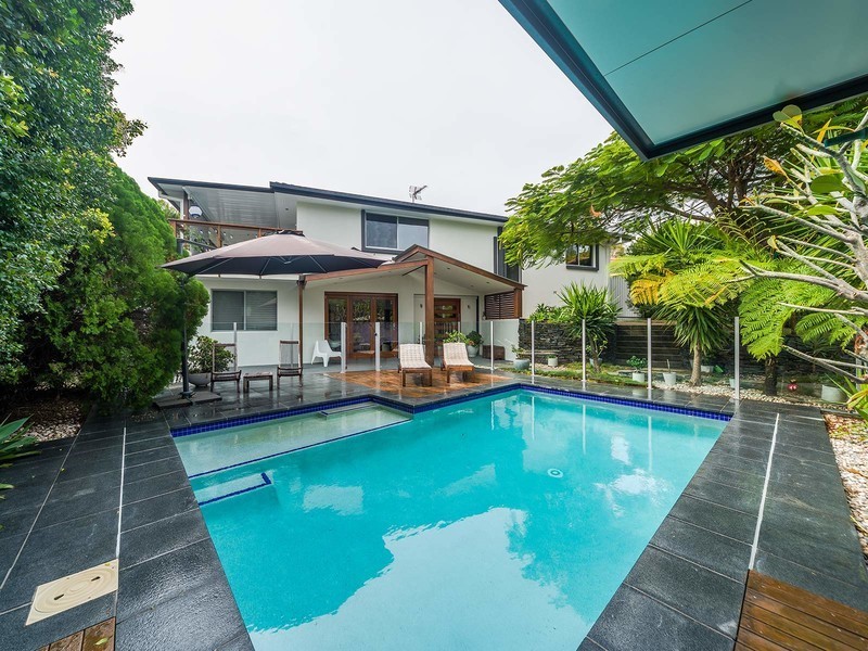 27 Lergessner Street, Biggera Waters QLD 4216