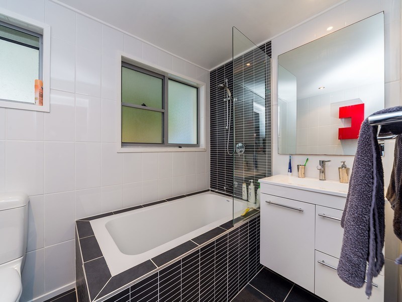 27 Lergessner Street, Biggera Waters QLD 4216