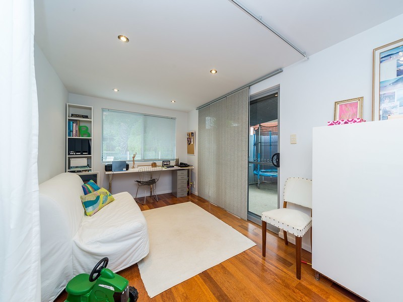 27 Lergessner Street, Biggera Waters QLD 4216