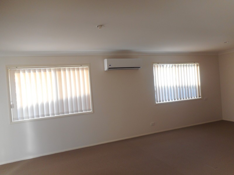 7 Howland Circuit, Pacific Pines QLD 4211