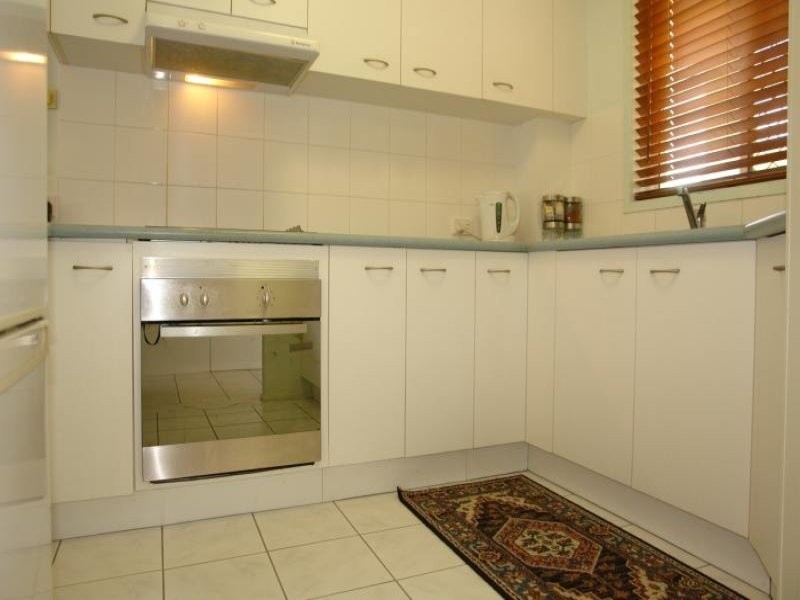 8/90 Pohlman Street, Southport QLD 4215