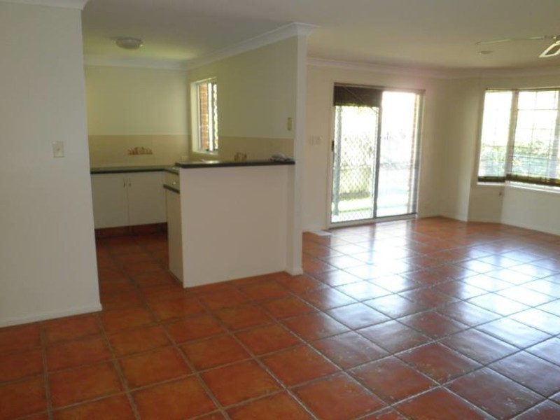 2/3 Jannie Court, Labrador QLD 4215