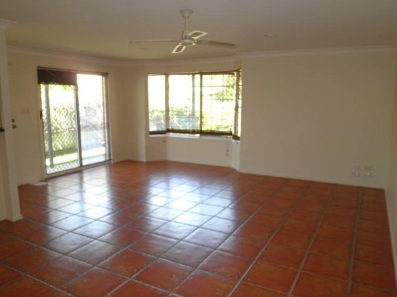 2/3 Jannie Court, Labrador QLD 4215