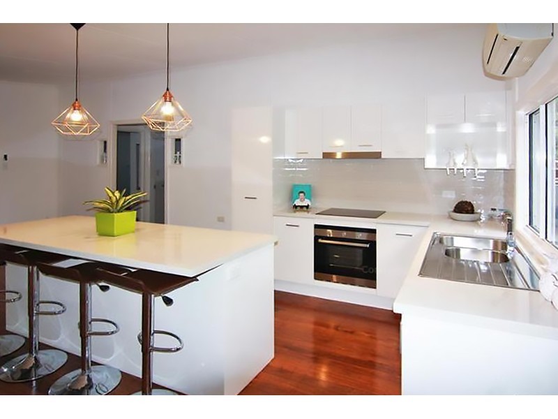 47 Victor Avenue, Paradise Point QLD 4216