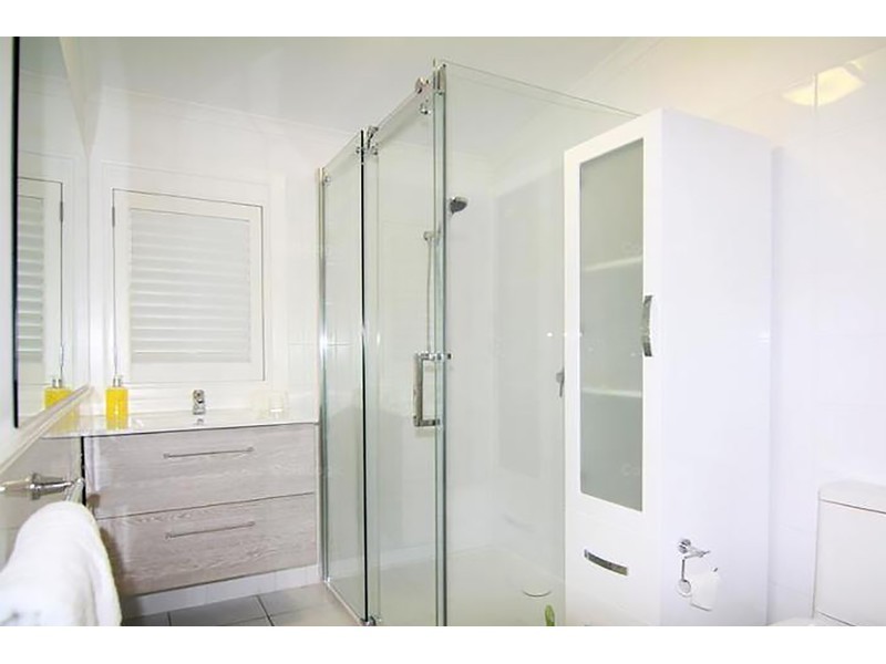 47 Victor Avenue, Paradise Point QLD 4216