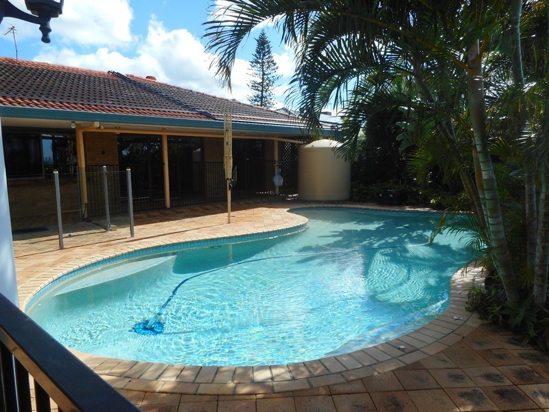 27 Aberdeen Court, Highland Park QLD 4211